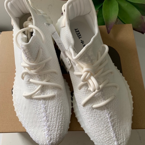 Yeezy Boost 350 V2 Triple White main image 5